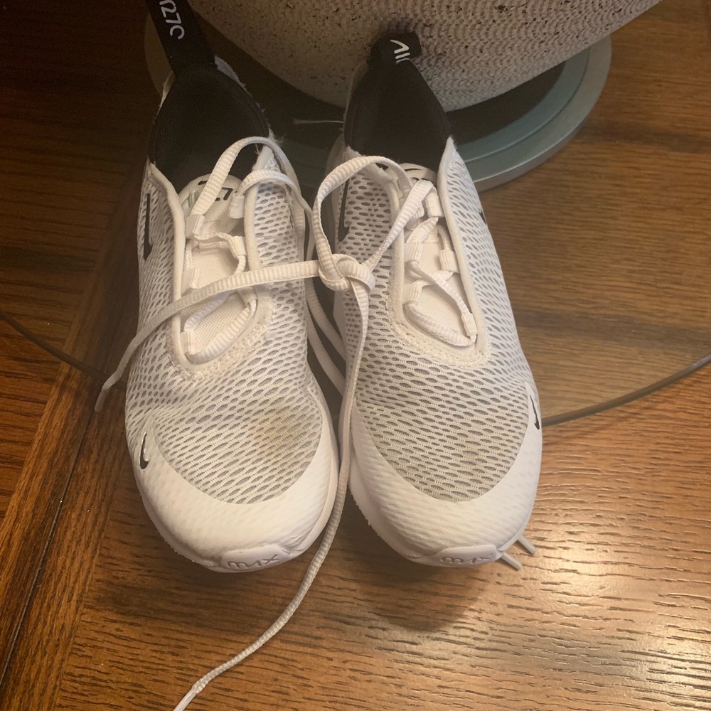 Iirtle girl Nike 270 style sneaker